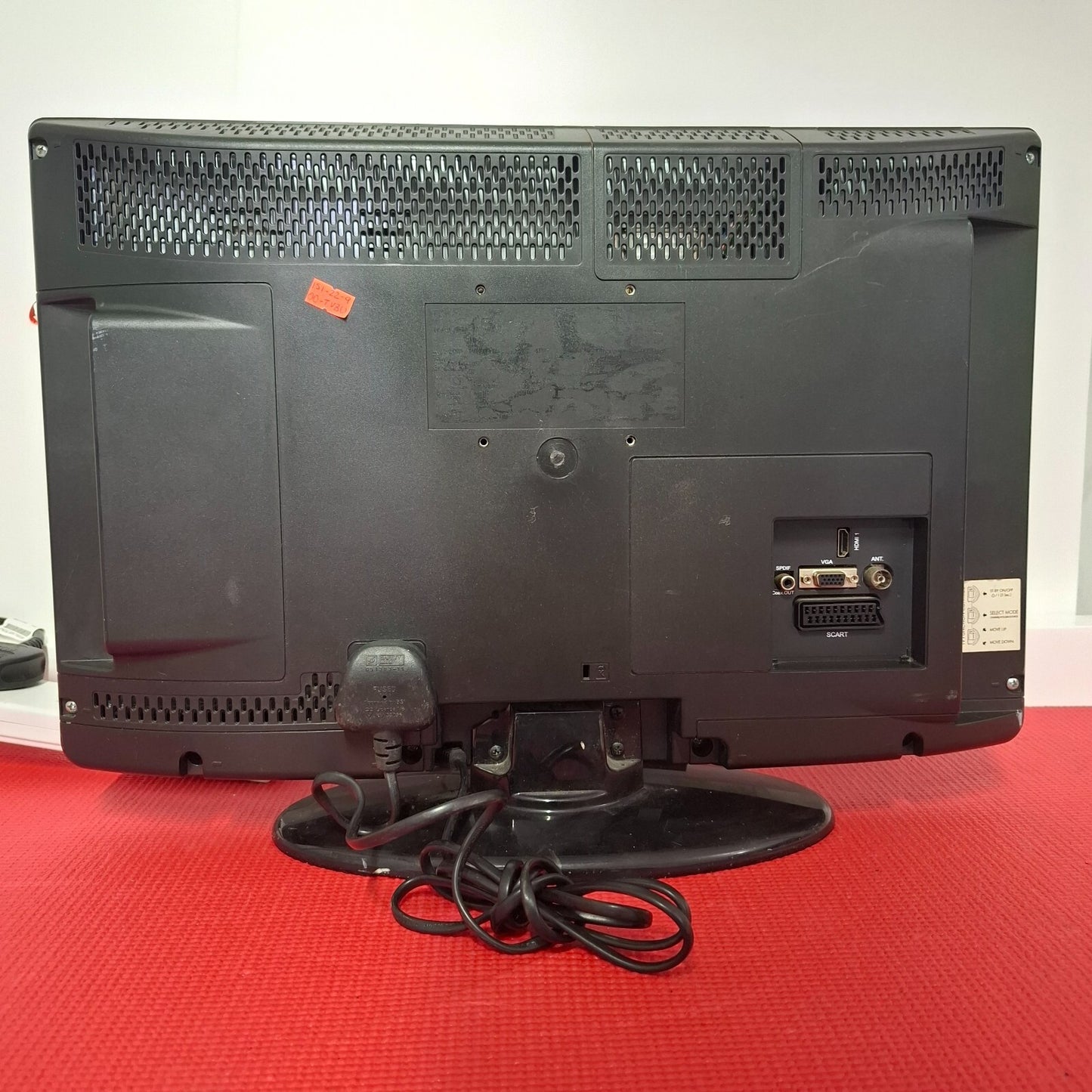 ISIS ISI-22-900-COBU 22" HD Ready LCD HDMI USB Scart TV With Remote + Stand
