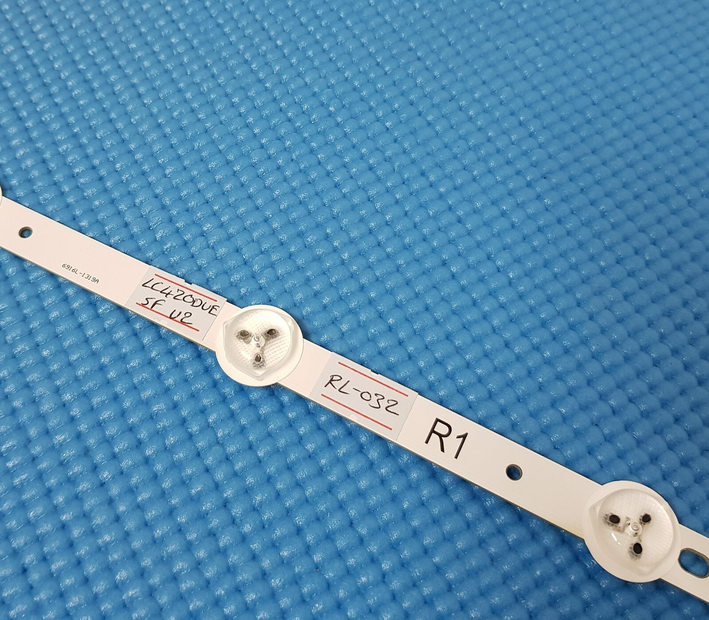 1x BACKLIGHT STRIP FOR LG 42LA620 42" TV ROW2.1 REV1.0 2 R1-TYPE 6916L-1319A