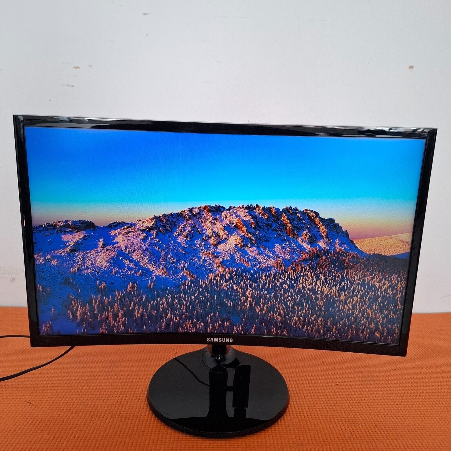 SAMSUNG C22F390FHU 22" Curved 60Hz Full HD 1080p LED Monitor - Black