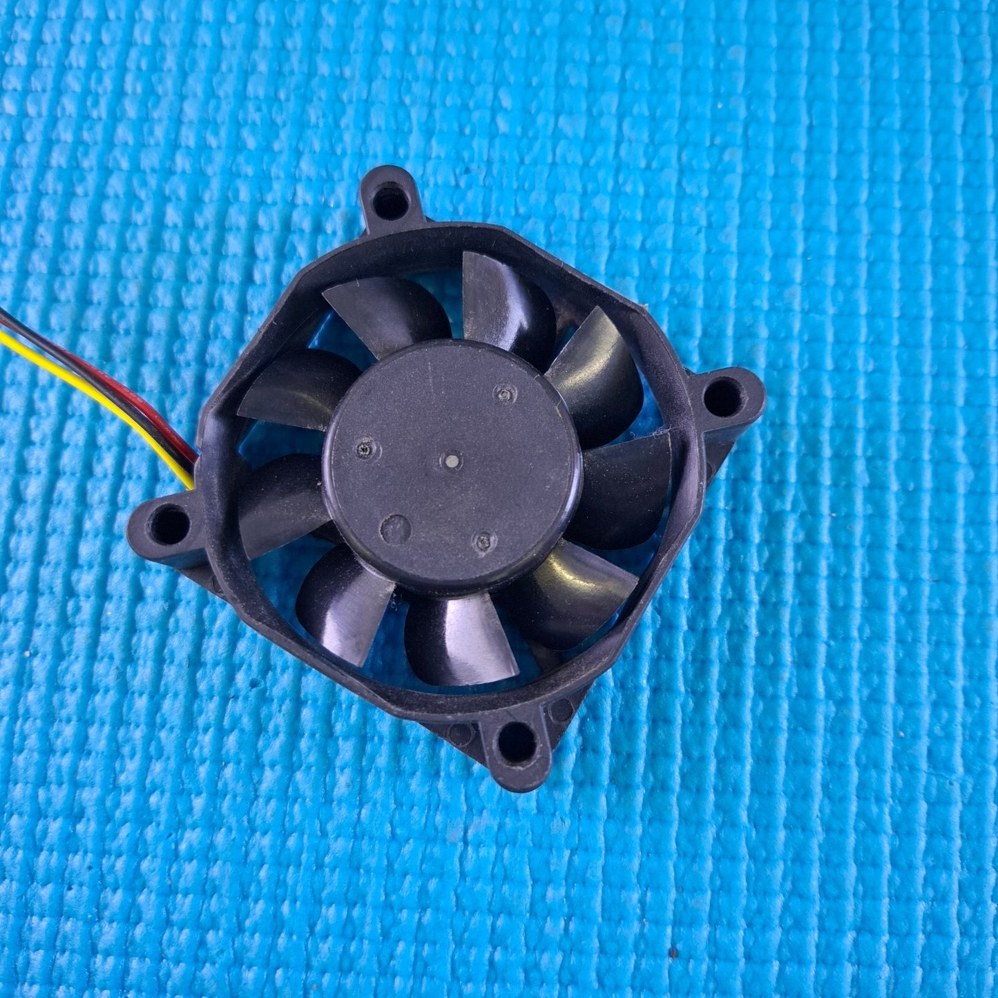 SAMSUNG INTERNAL COOLING FAN LH46CBPLBB TV G6015S12B2 AG DC12V 0.070A