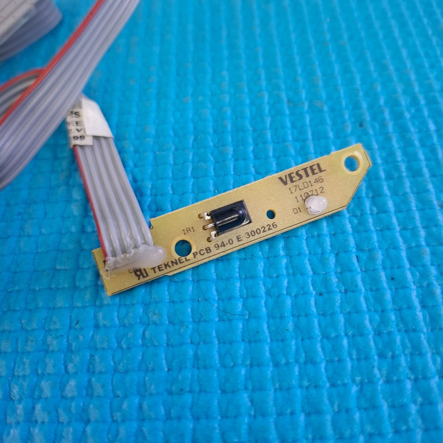 IR REMOTE SENSOR FOR TOSHIBA 32W1333B 32" TV 17LD146