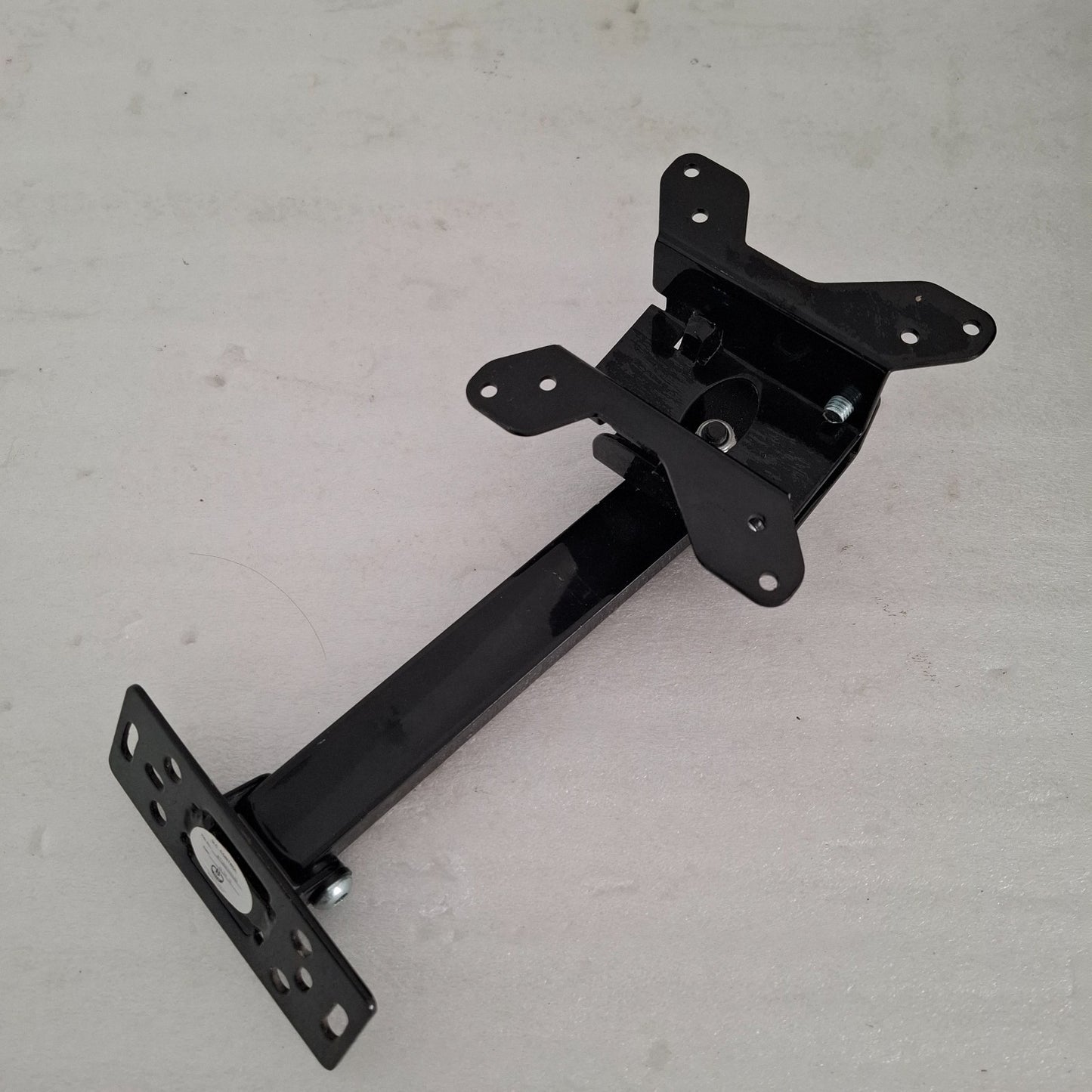 HITACHI 24H8L03UD 24" FULL HD 1080P LED TV + WALL MOUNT BRACKET