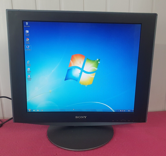 SONY SDM-HS94P 19" 1280 x 1024 LCD MONITOR VGA WITH STAND