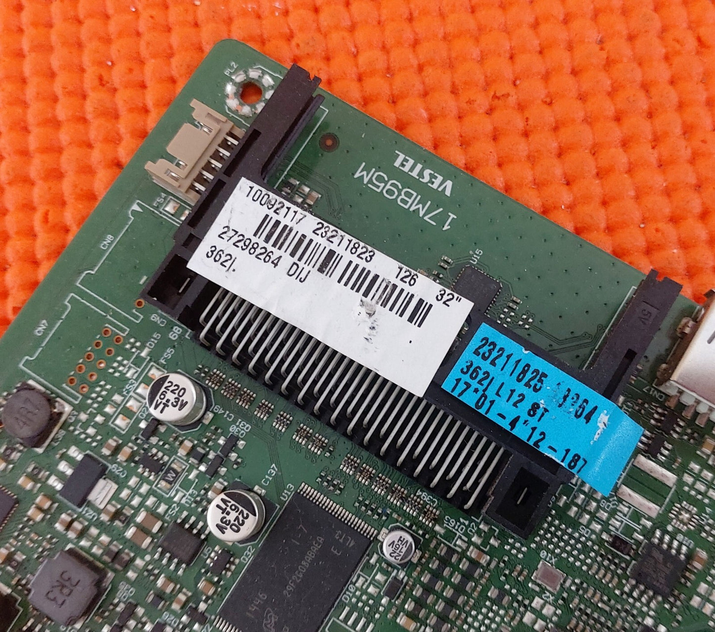MAIN AV BOARD FOR LAURUS PH-32SMARTLED 32" TV 17MB95M 23211823 SCREEN LC320DXJ