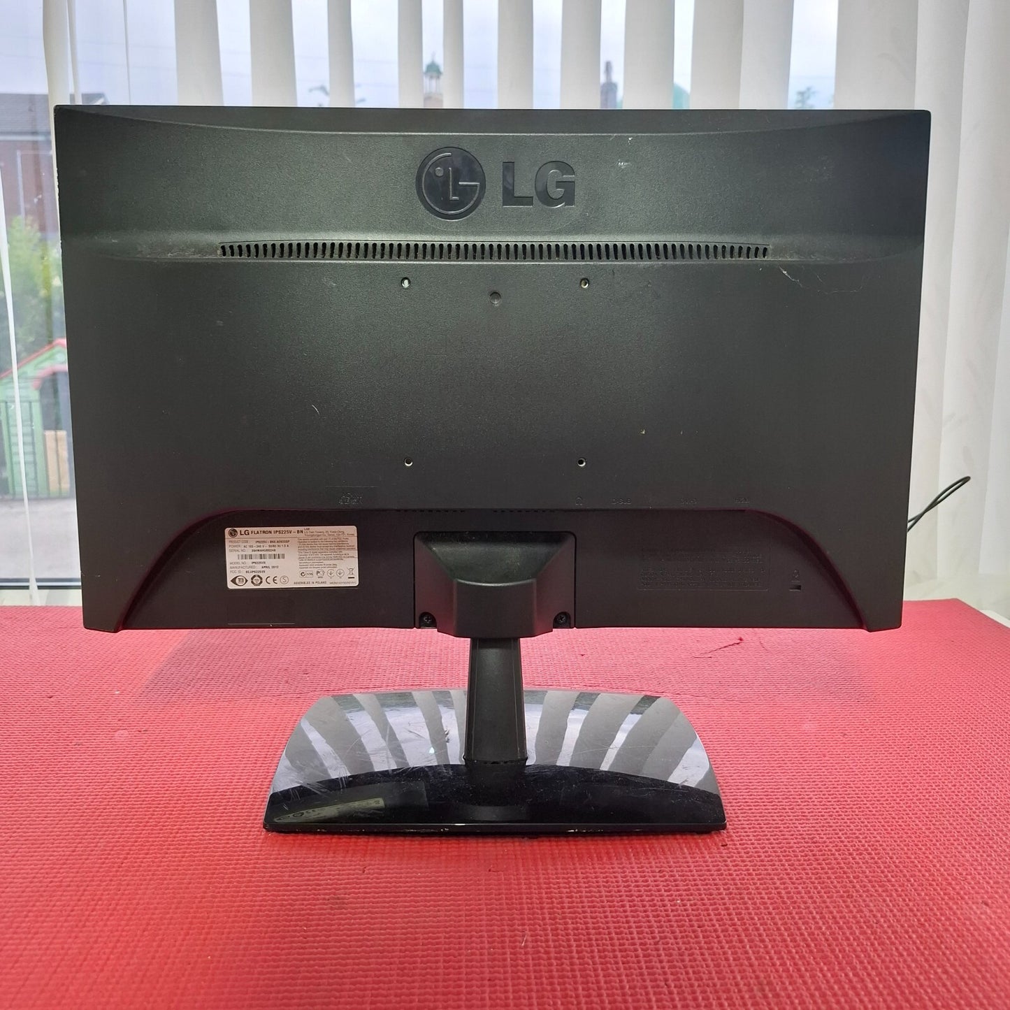 LG FLATRON IPS225V-BN 22" FULL HD 1920x1080p LED MONITOR VGA DVI HDMI