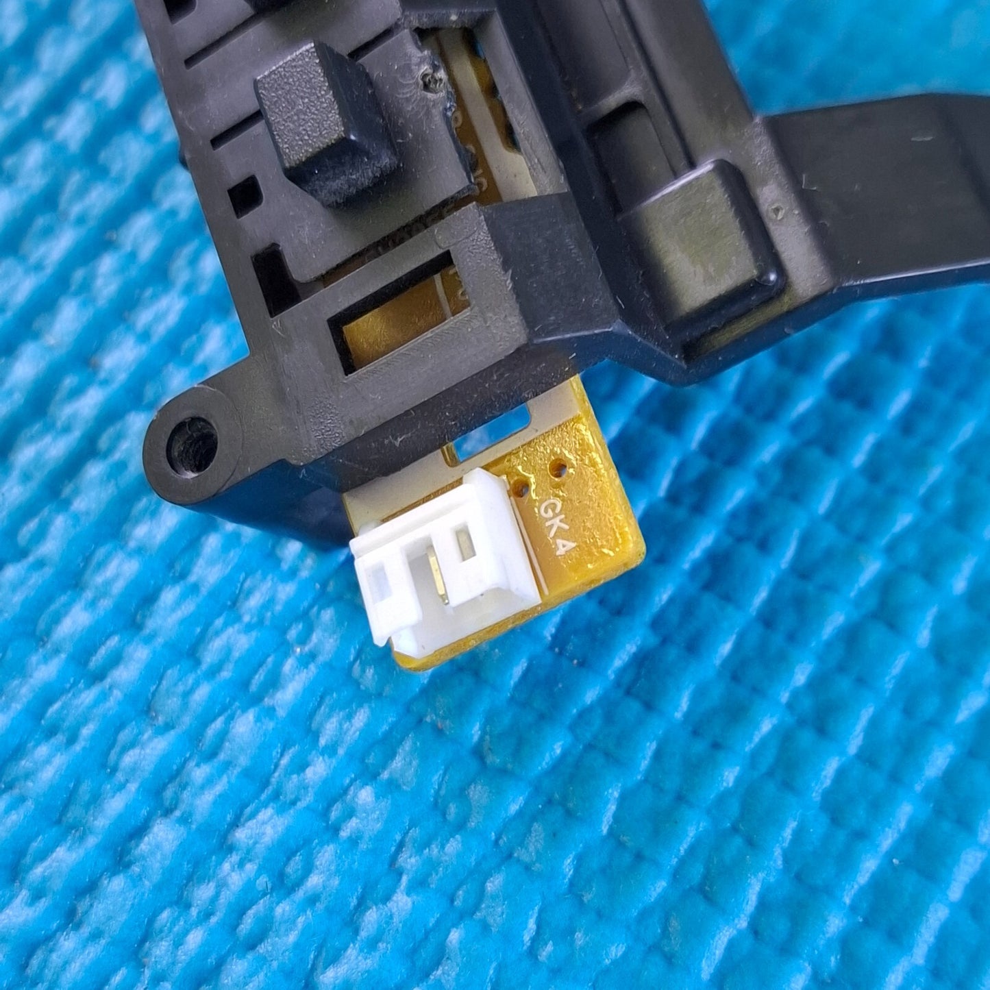 POWER BUTTON UNIT FOR PANASONIC TX-L42B6B TV TNPA5809 2 GK