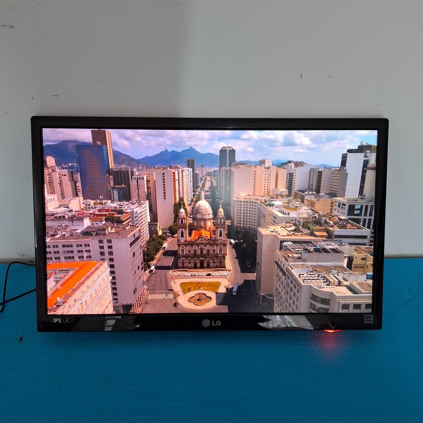 LG FLATRON IPS224V-PN 24" FULL HD 1080p LED MONITOR HDMI