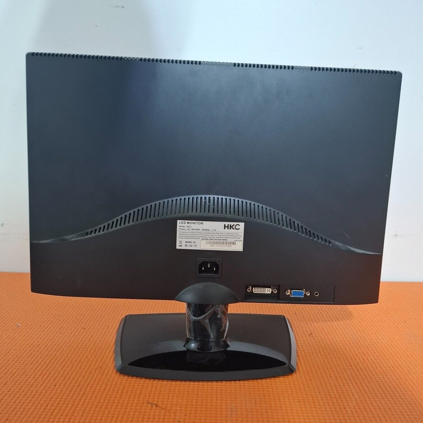 HKC 9812 18.5" LED 1360x768 WIDESCREEN LED MONITOR VGA - BLACK