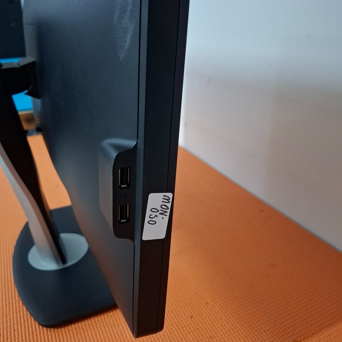 DELL P2412HB 24 inch FULL HD 1080p LED WIDESCREEN MONITOR DVI & VGA