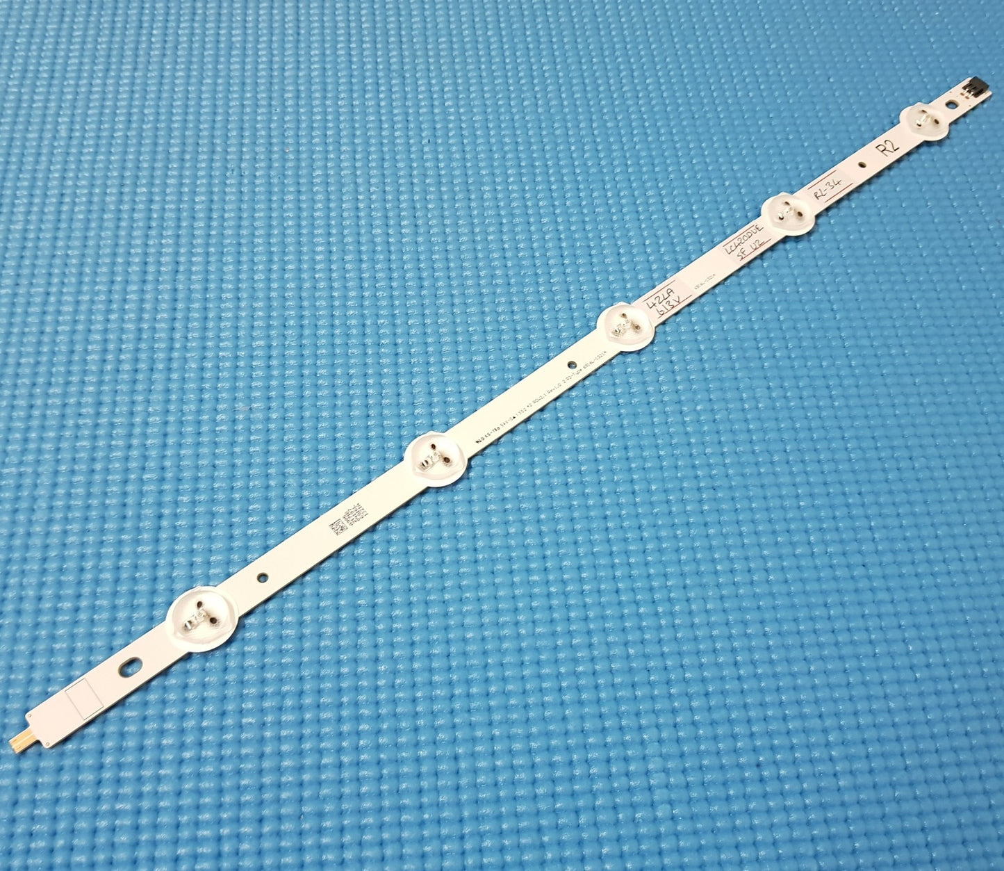 1x BACKLIGHT STRIP FOR LG 42LA620 42" TV ROW2.1 REV1.0 2 R2-TYPE 6916L-1321A