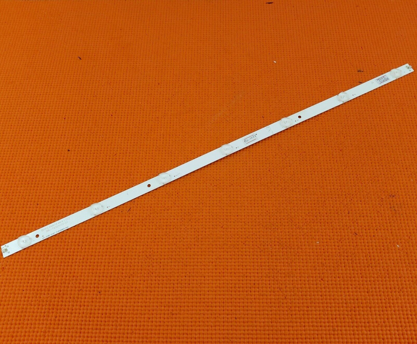 BACKLIGHT FOR LOGIK L32HE15 32" LED TV 3BL-T6324102-01 FROM ST3151A05-8