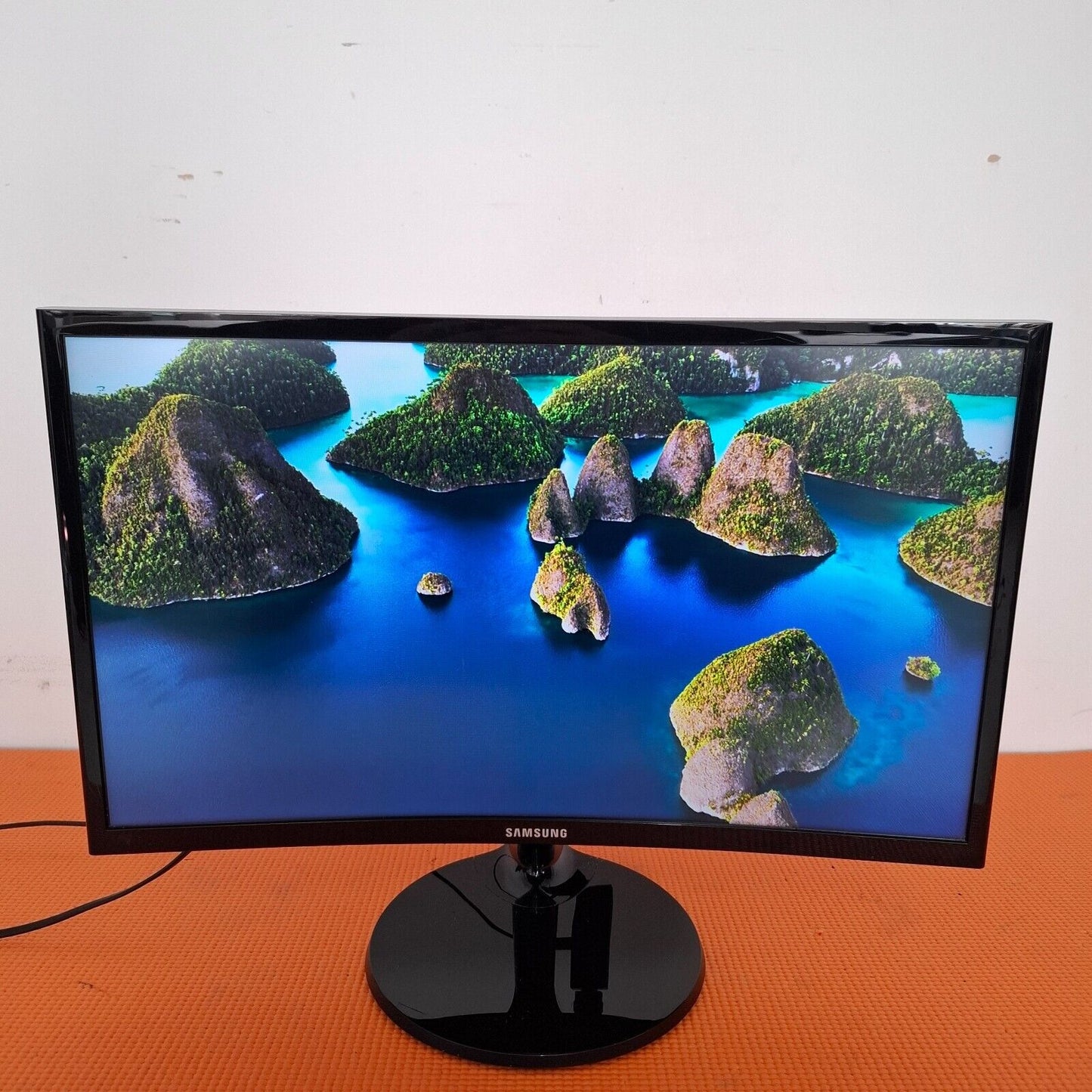 SAMSUNG C22F390FHU 22" Curved 60Hz Full HD 1080p LED Monitor - Black