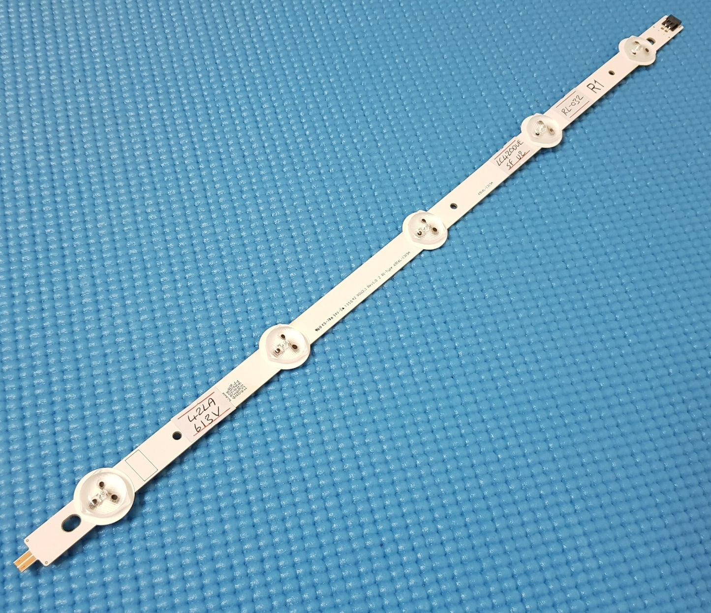1x BACKLIGHT STRIP FOR LG 42LA620 42" TV ROW2.1 REV1.0 2 R1-TYPE 6916L-1319A