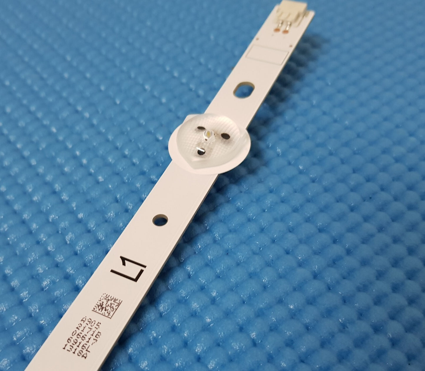 1x BACKLIGHT STRIP FOR LG 42LA620 42" TV ROW2.1 REV1.0 2 L1-TYPE 6916L-1318A