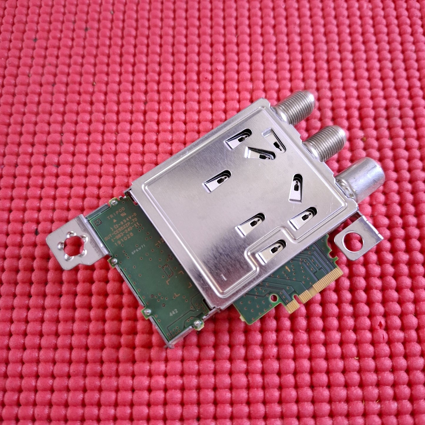 SATELLITE TUNER SONY KD-43XG8396 KD-75XG8796 KD-55XF8796 TV 1-983-240-11 CE552ZP