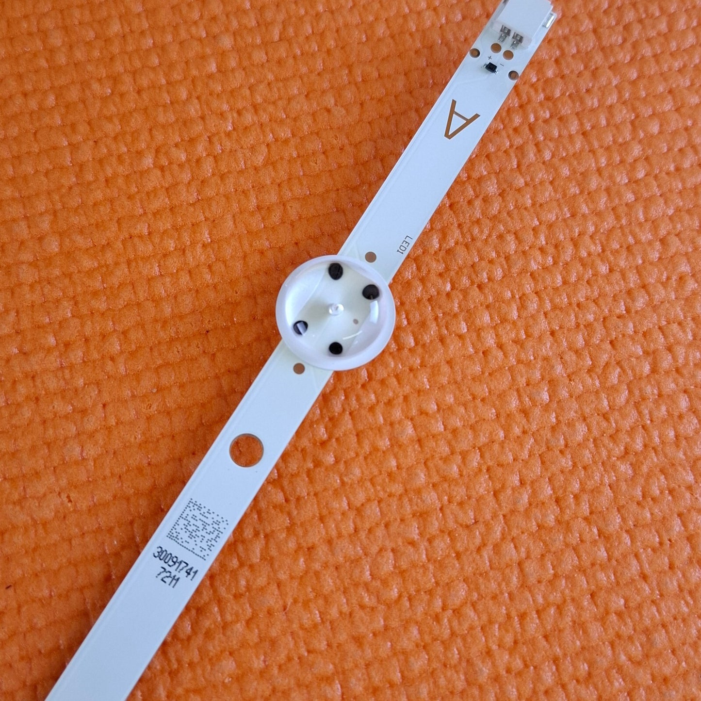 1x BACKLIGHT STRIP FOR TECHWOOD 55AO3TSB TV VESTEL_SVV550AJ9_6LED_REV03_151116