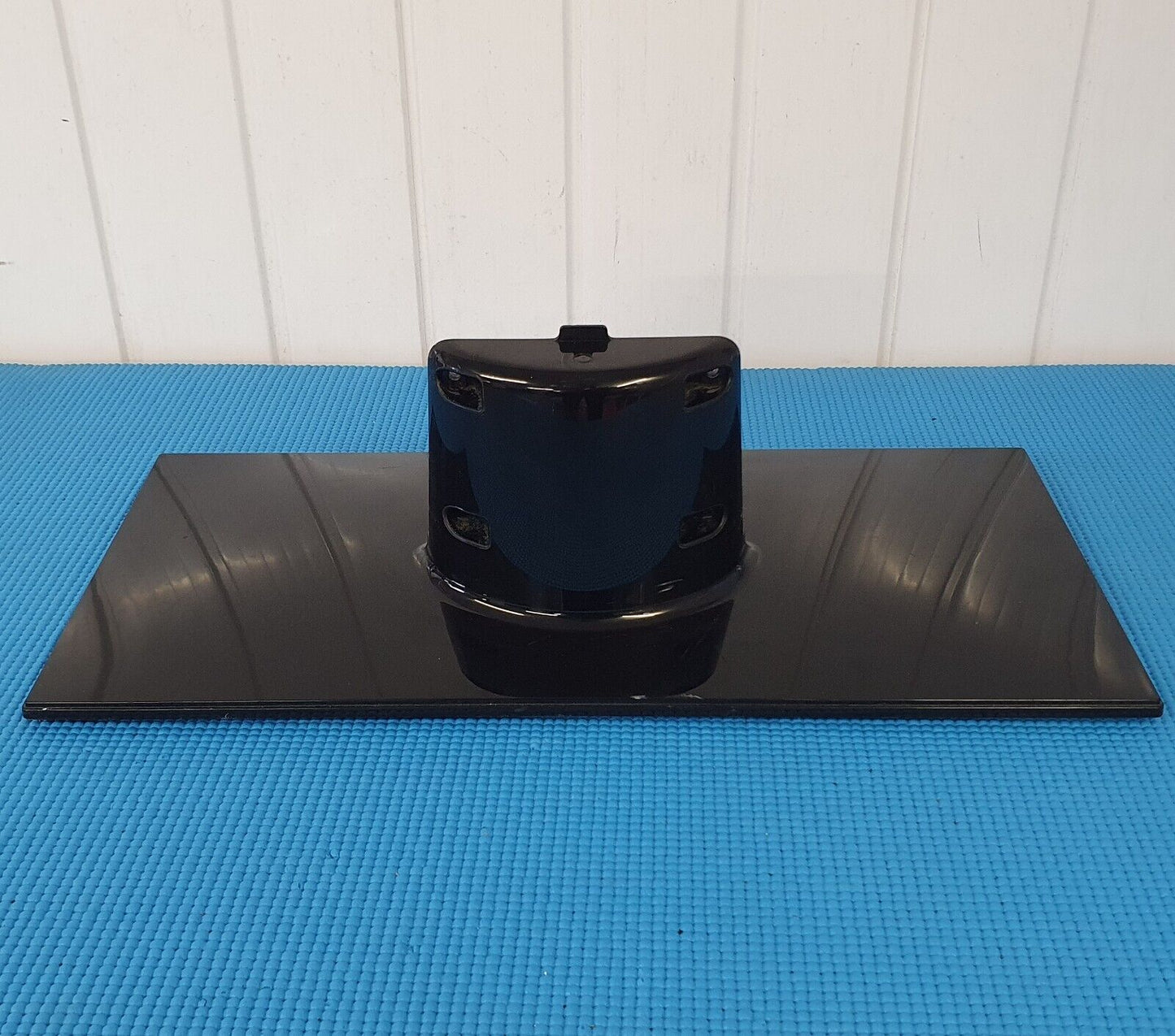 ORIGINAL PEDESTAL STAND BASE FOR FINLUX 50F6090-T 50" TV + FIXING SCREWS