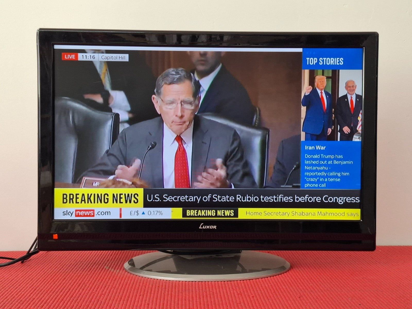 LUXOR V22LCDDVDHD 22" HD Ready LCD TV HDMI USB FREEVIEW - BLACK