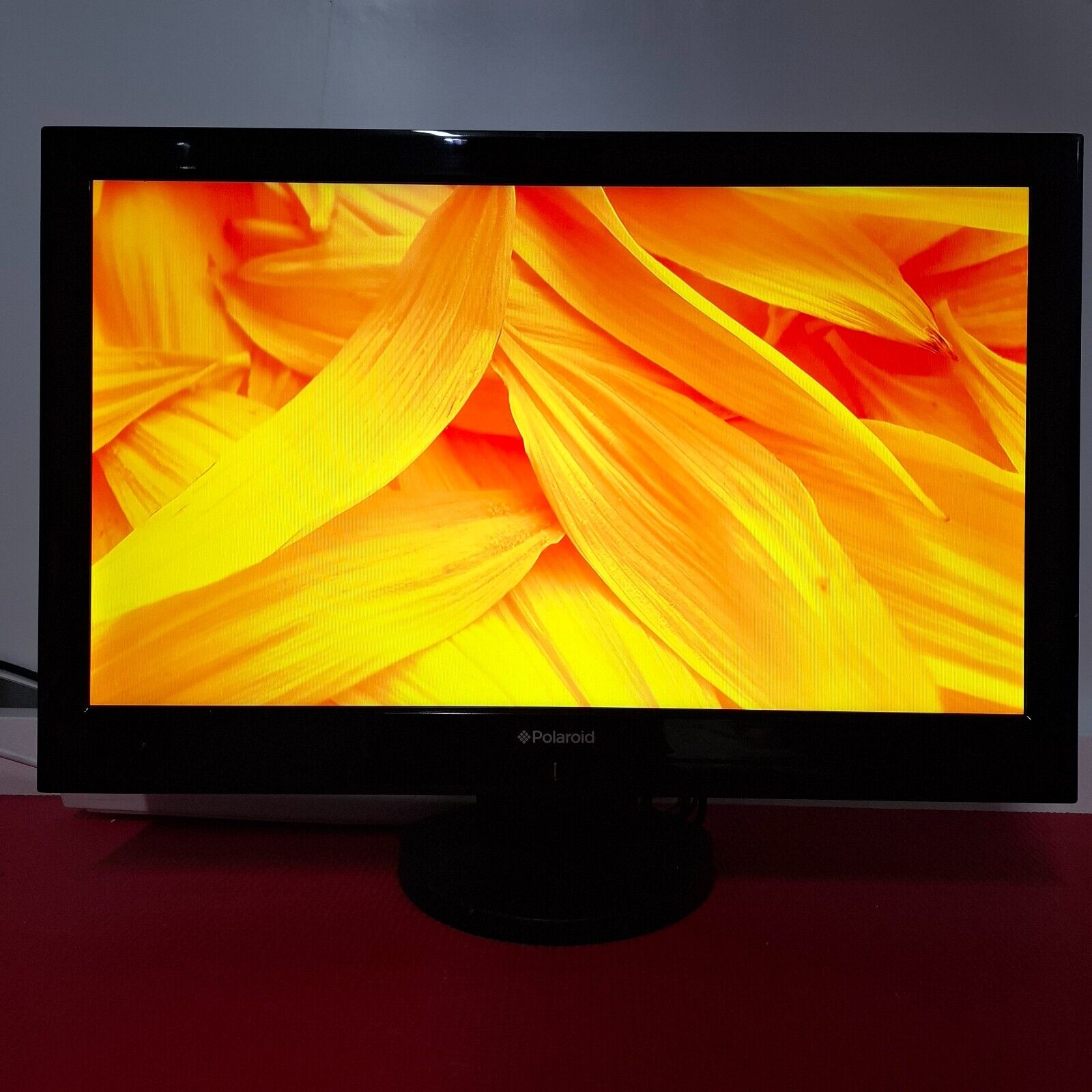 Polaroid P24LED12 24" Full HD 1080P LED HDMI Scart TV With Remote & Stand
