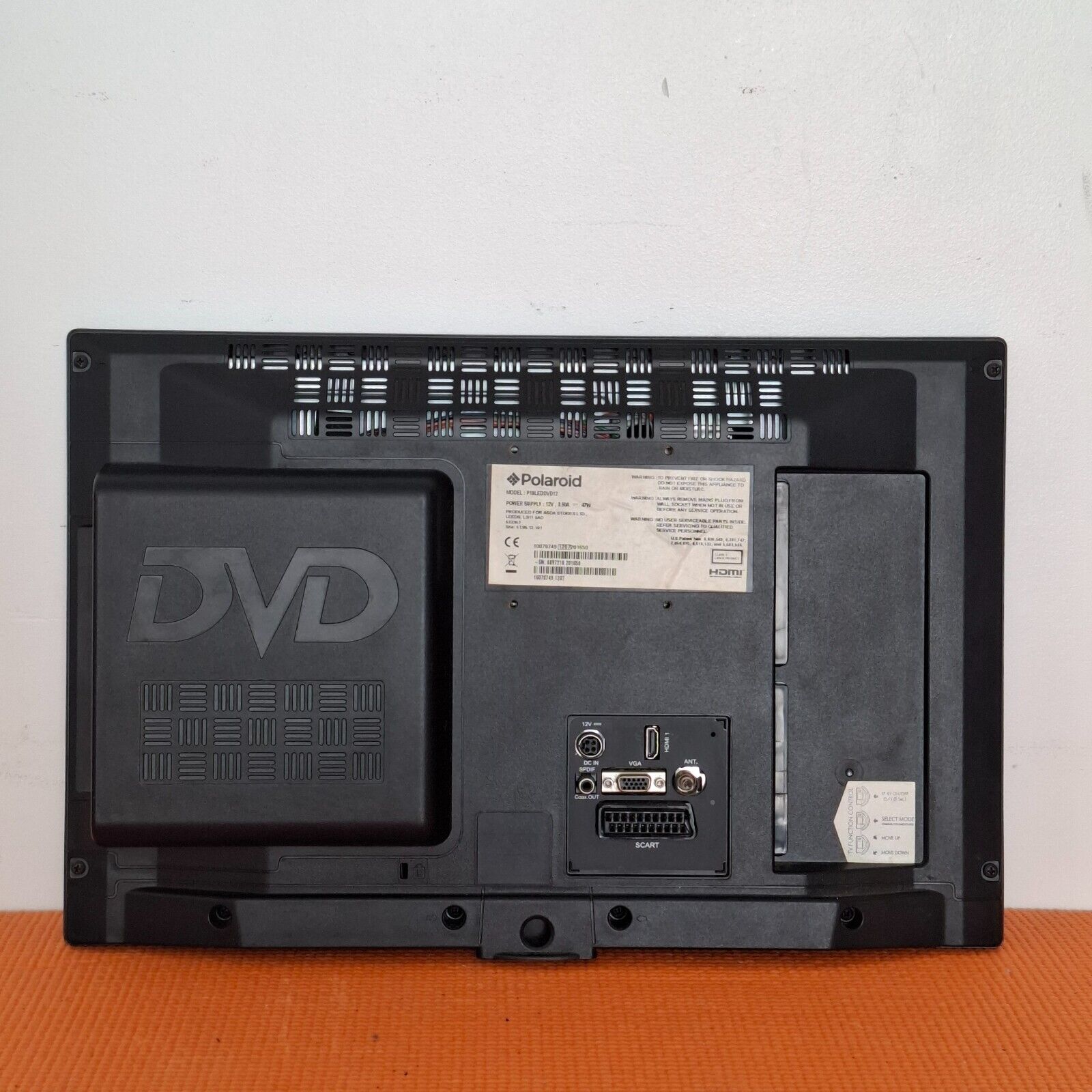POLAROID P19LEDDVD12 19" HD Ready 12V Caravan LED TV HDMI USB Freeview - Black