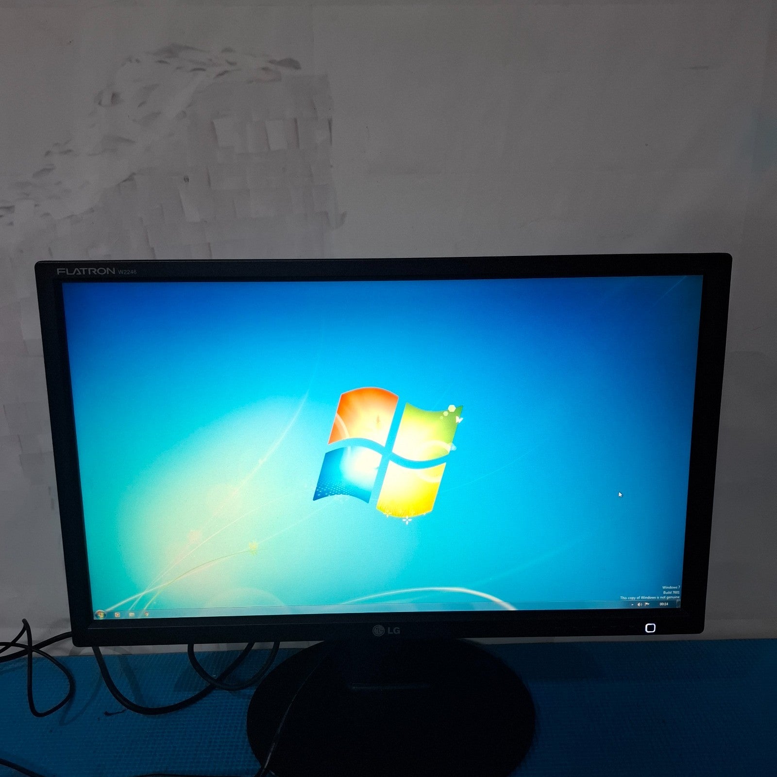 LG Flatron W2246S-BF 24" Full HD 1080p Widescreen LCD Monitor