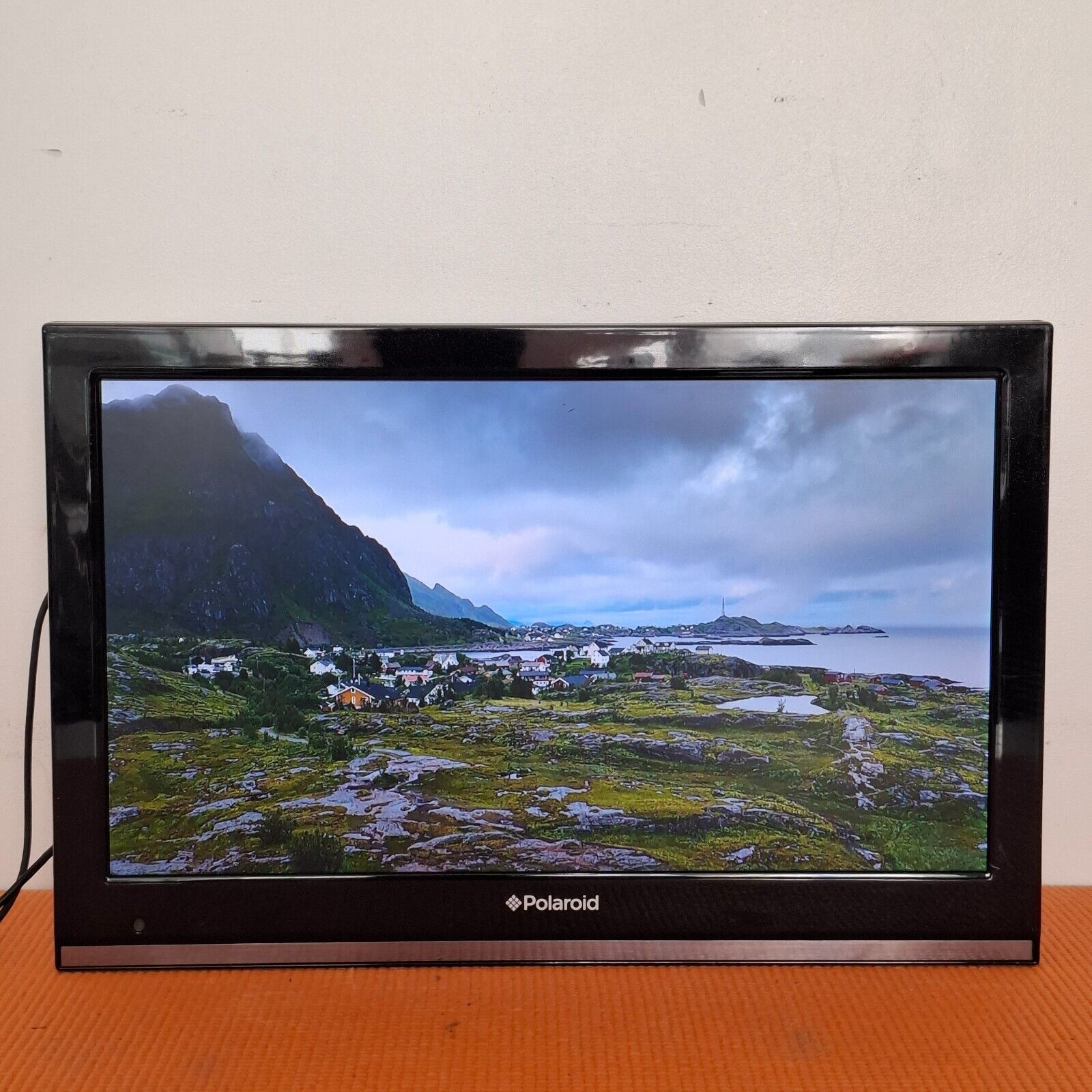 POLAROID P19LEDDVD12 19" HD Ready 12V Caravan LED TV HDMI USB Freeview - Black