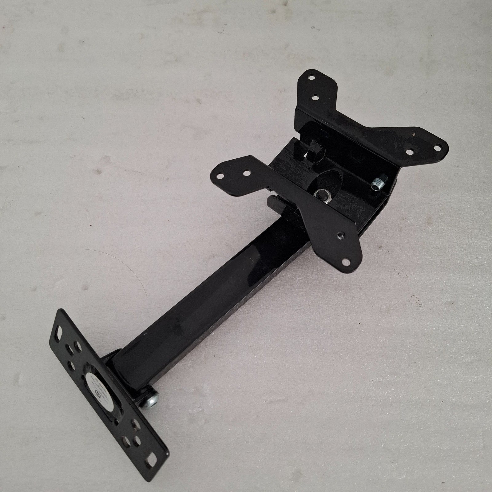 HITACHI 24H8L03UD 24" FULL HD 1080P LED TV + WALL MOUNT BRACKET