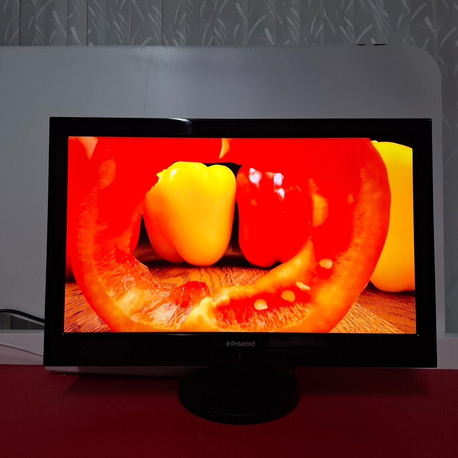 Polaroid P24LED12 24" Full HD 1080P LED HDMI Scart TV With Remote & Stand