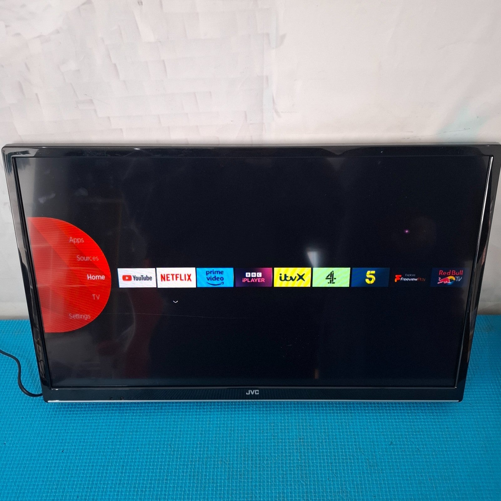 JVC LT-24C685 24" HD Ready Smart LED TV with Built-in DVD Player With Wall Mount