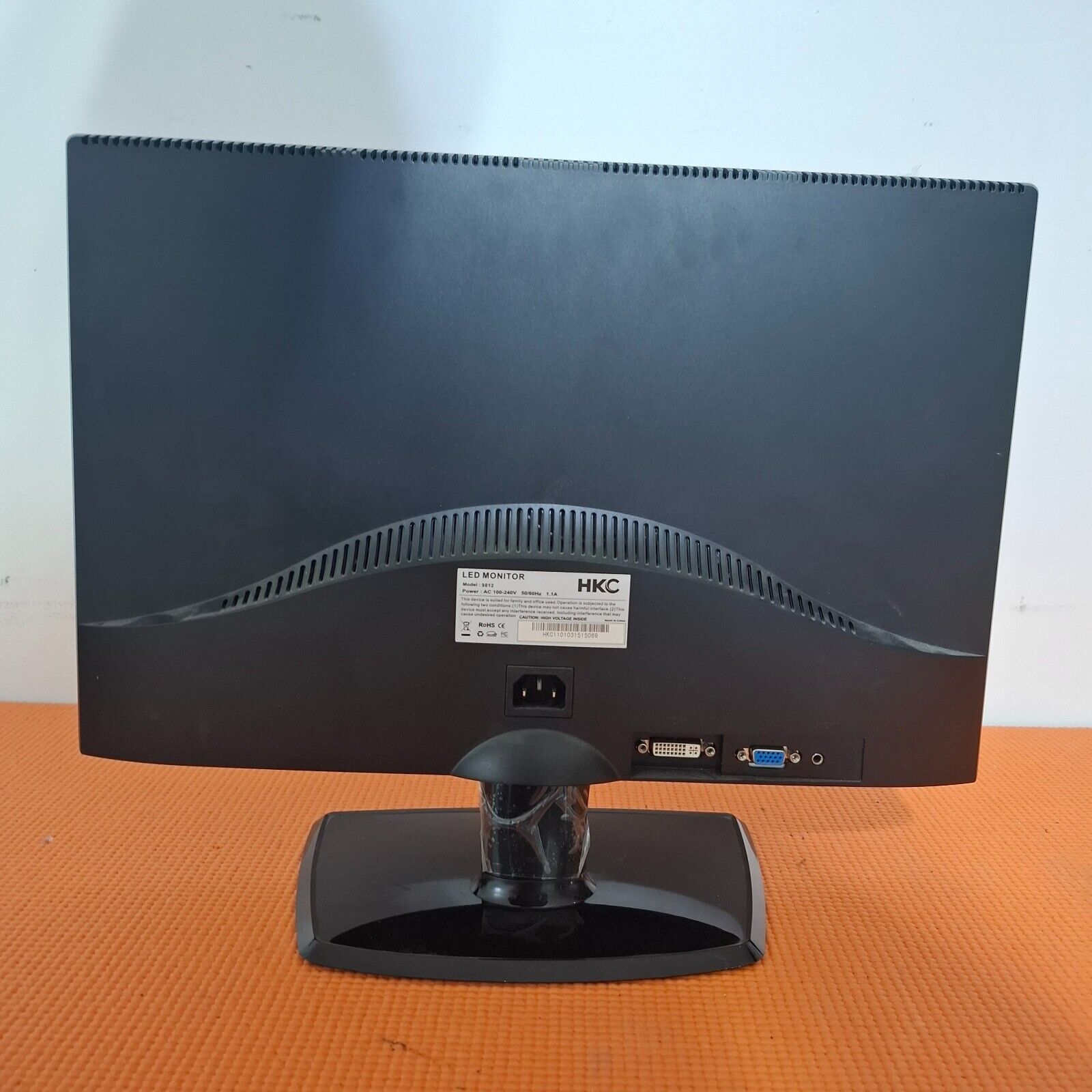 HKC 9812 18.5" LED 1360x768 WIDESCREEN LED MONITOR VGA - BLACK