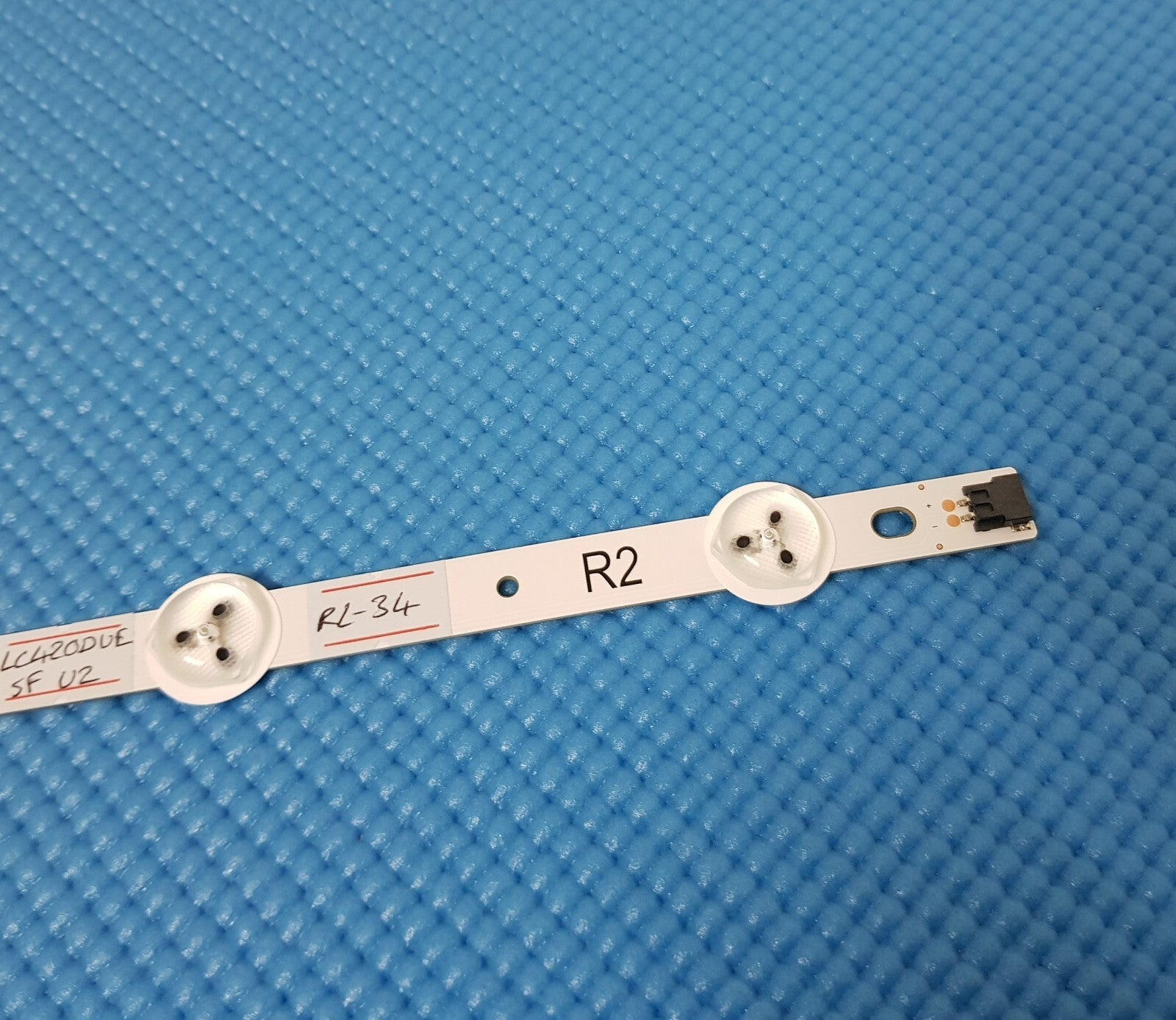 1x BACKLIGHT STRIP FOR LG 42LA620 42" TV ROW2.1 REV1.0 2 R2-TYPE 6916L-1321A