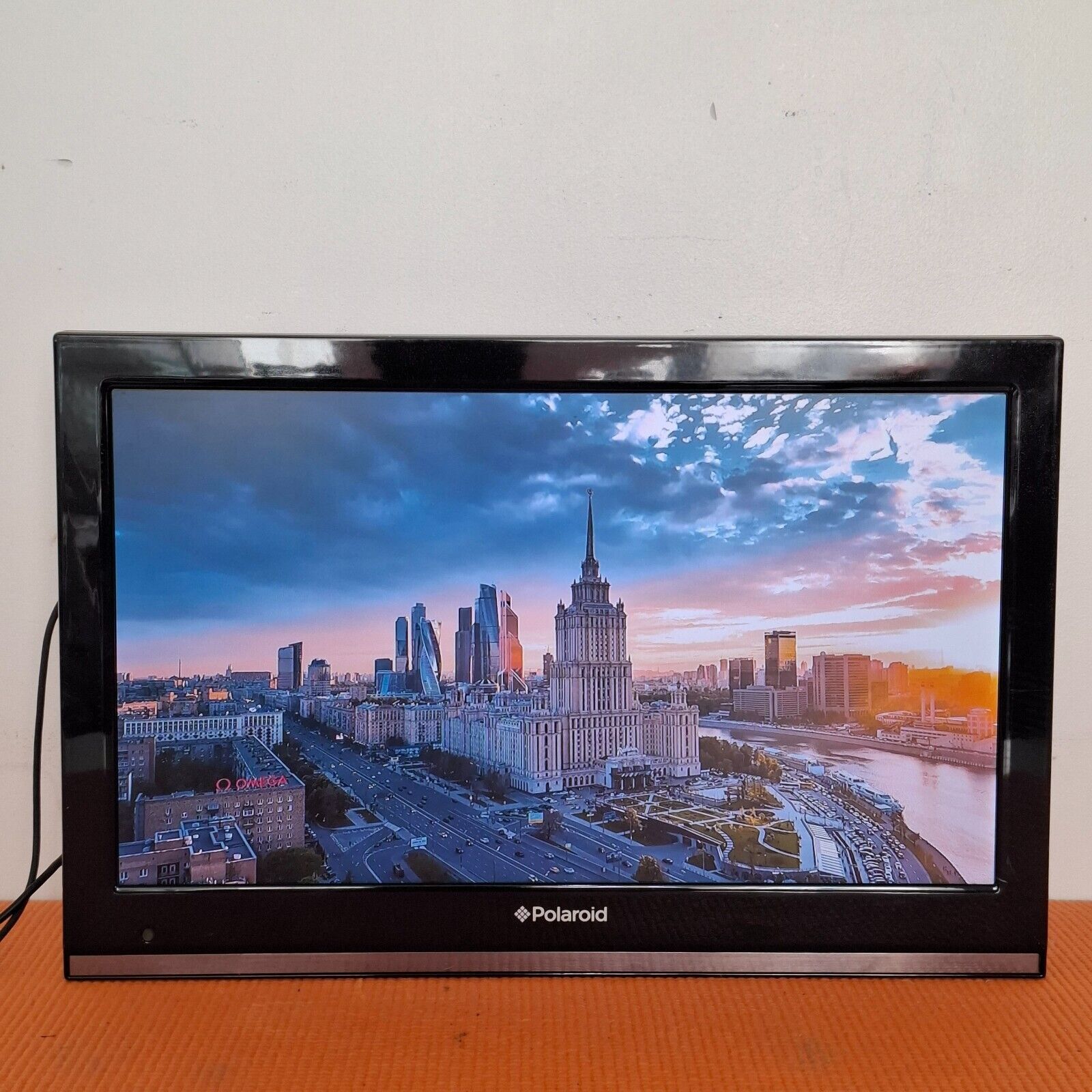 POLAROID P19LEDDVD12 19" HD Ready 12V Caravan LED TV HDMI USB Freeview - Black