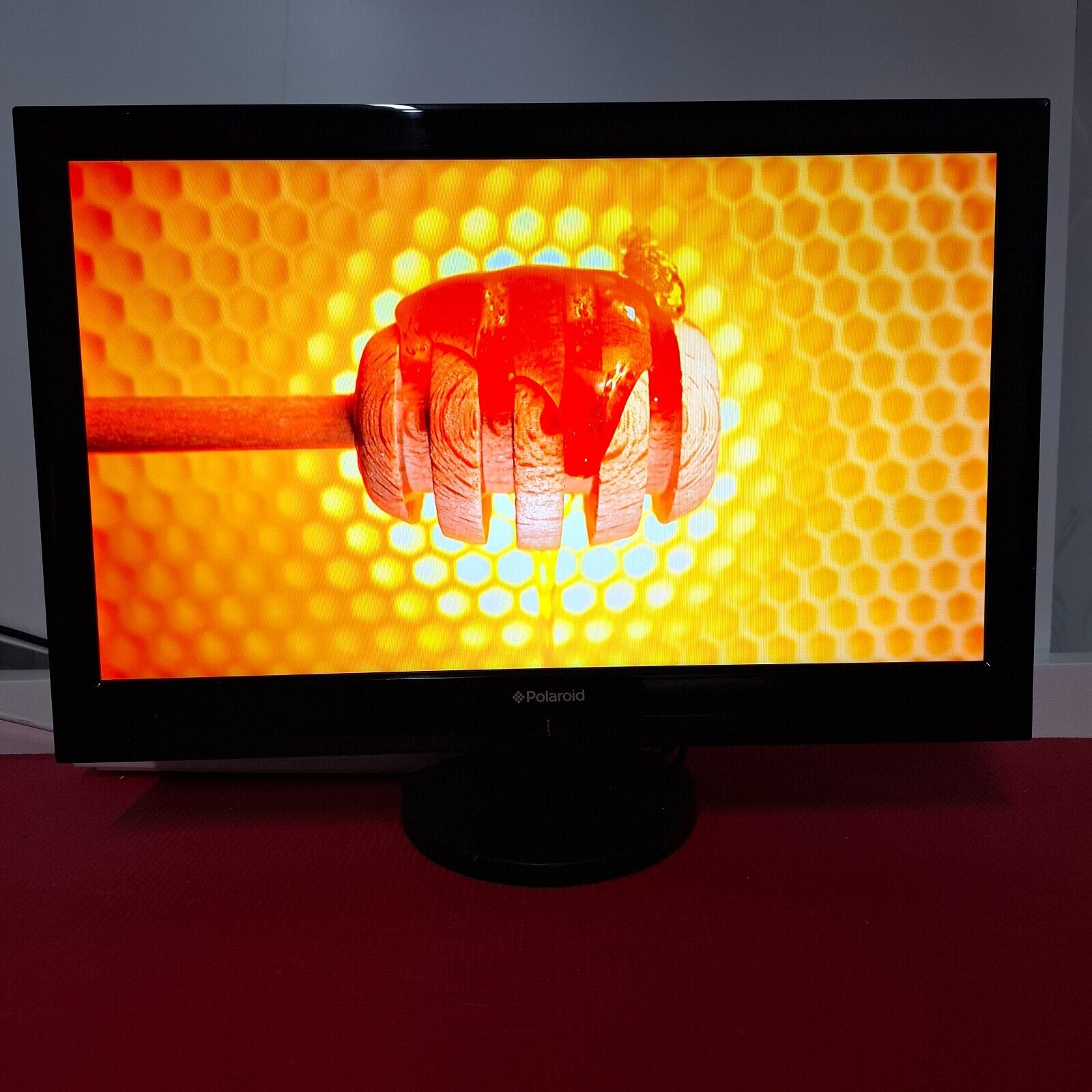 Polaroid P24LED12 24" Full HD 1080P LED HDMI Scart TV With Remote & Stand