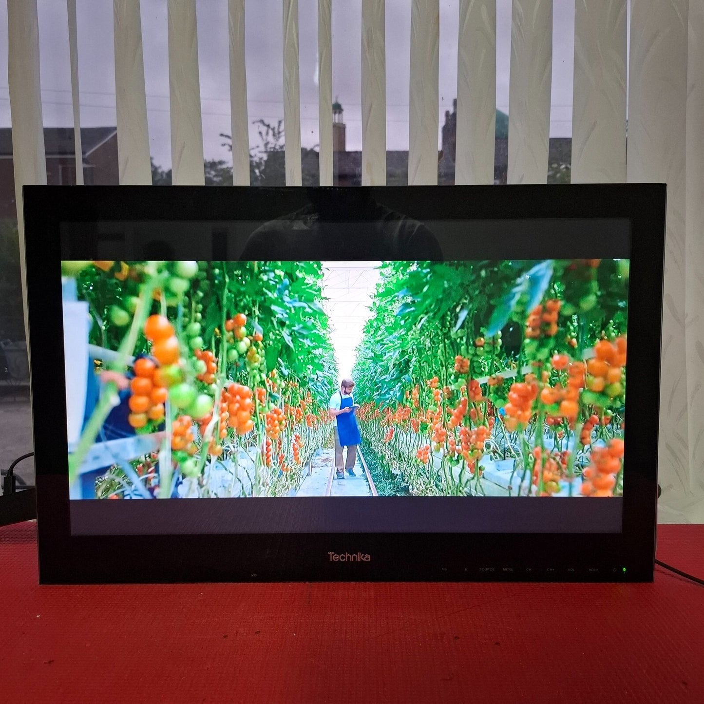 TECHNIKA LCD24-621 24" FULL HD 1920x1080 Freeview TV DVD Player