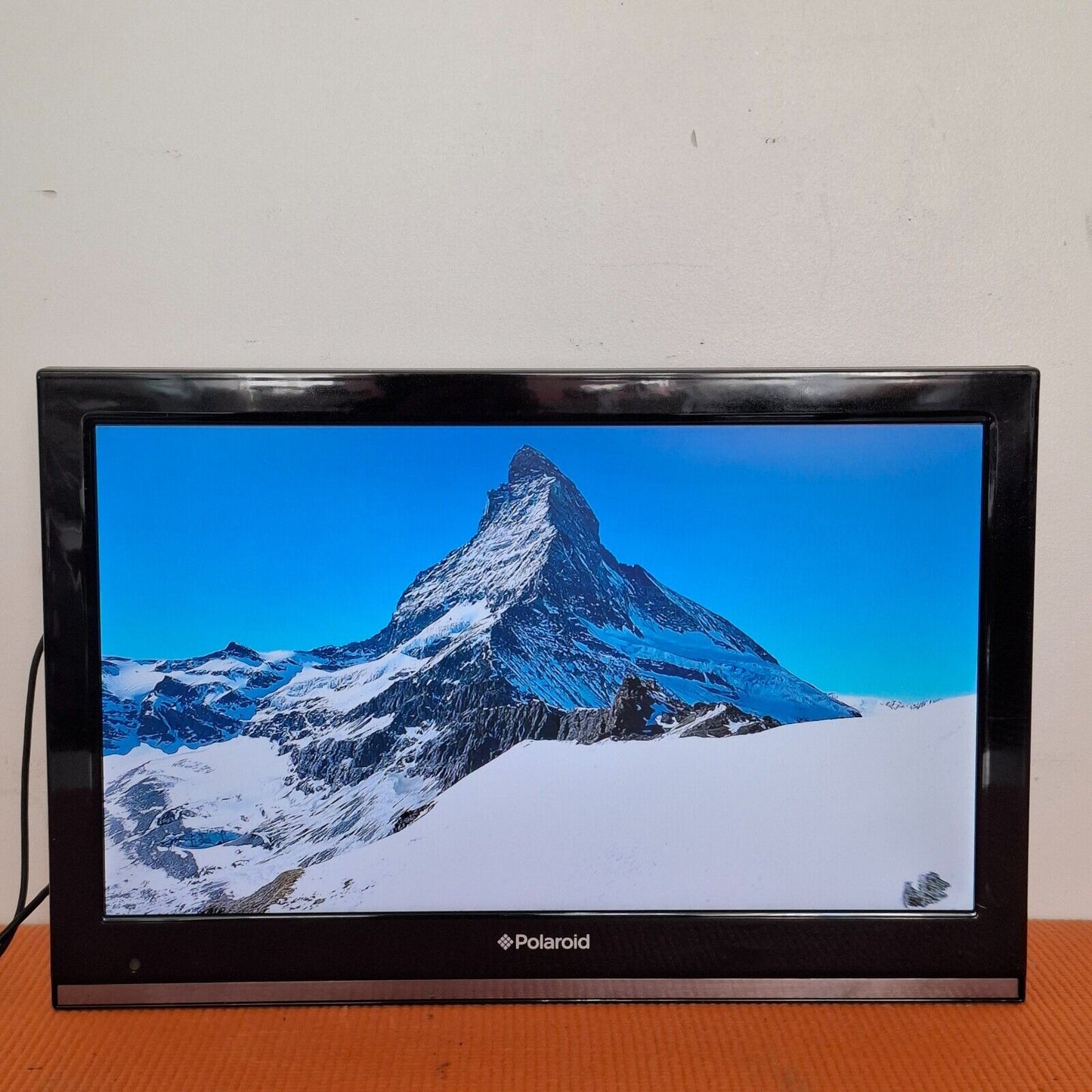 POLAROID P19LEDDVD12 19" HD Ready 12V Caravan LED TV HDMI USB Freeview - Black