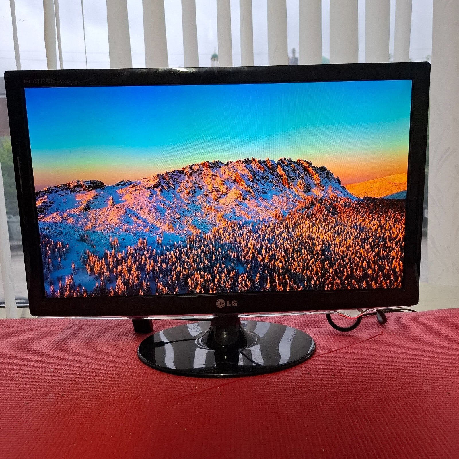 LG FLATRON W2361V-PF 24" FULL HD 1080p WIDESCREEN LCD MONITOR HDMI