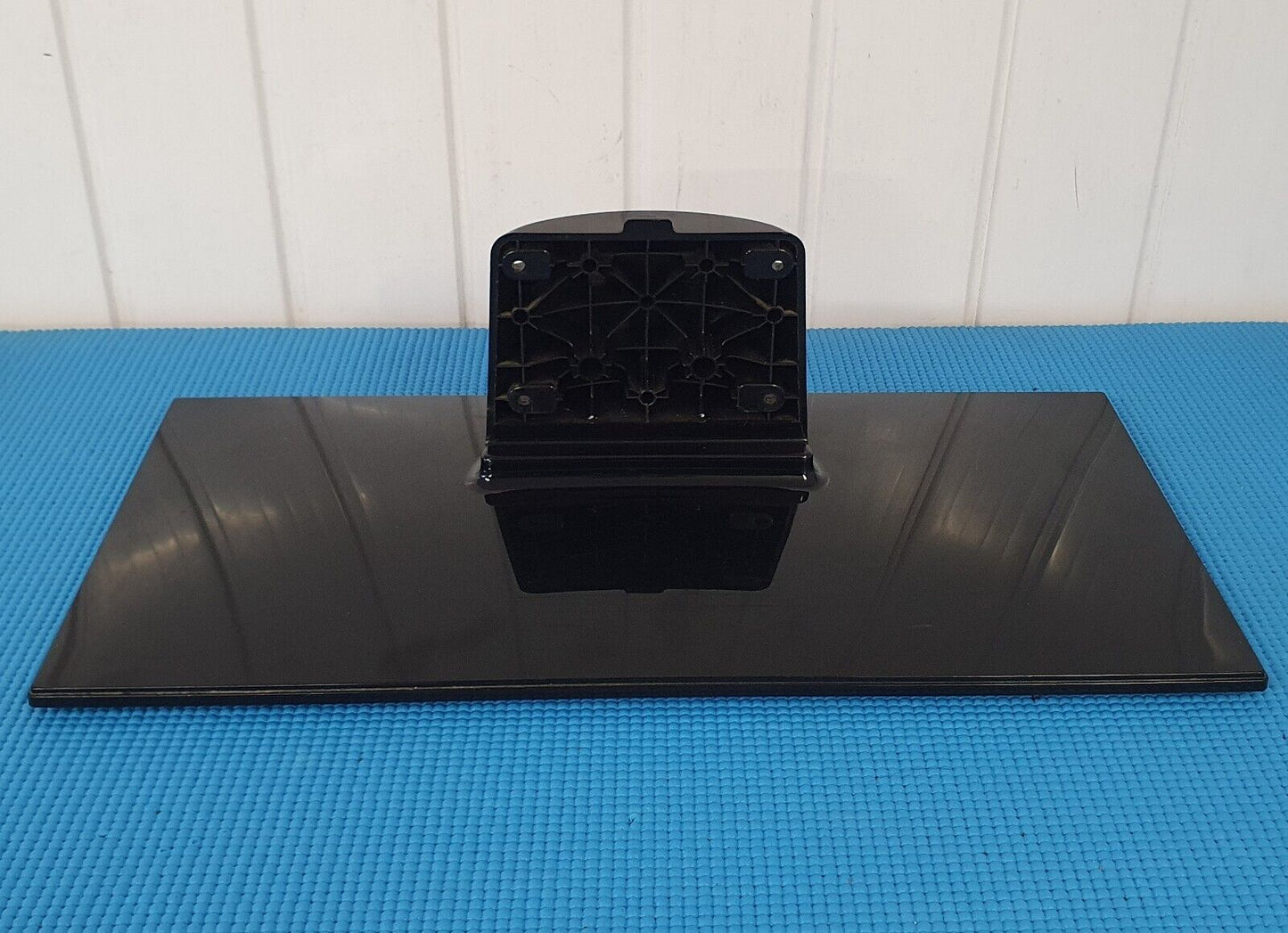 ORIGINAL PEDESTAL STAND BASE FOR FINLUX 50F6090-T 50" TV + FIXING SCREWS